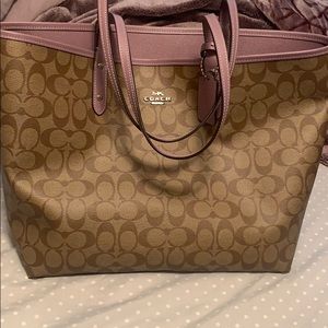 Reversible PVC City Signature Tote 👜